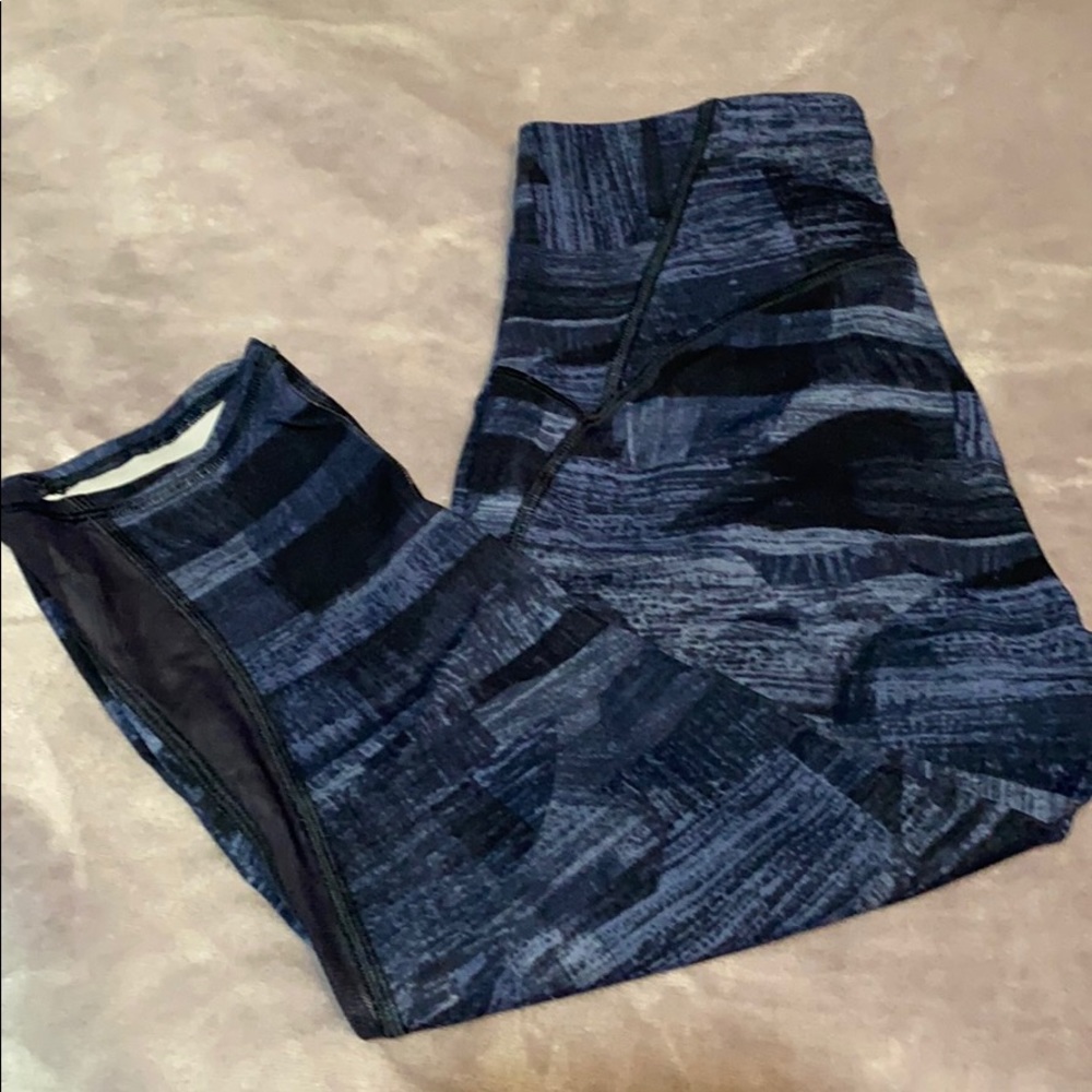 Lulu size 6. EUC. Crop